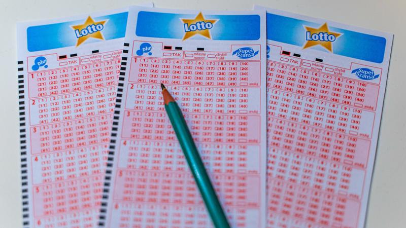 Ile naprawdę dostaniesz za czwórkę w Lotto Plus? Oto zaskakujące szczegóły nagrody!