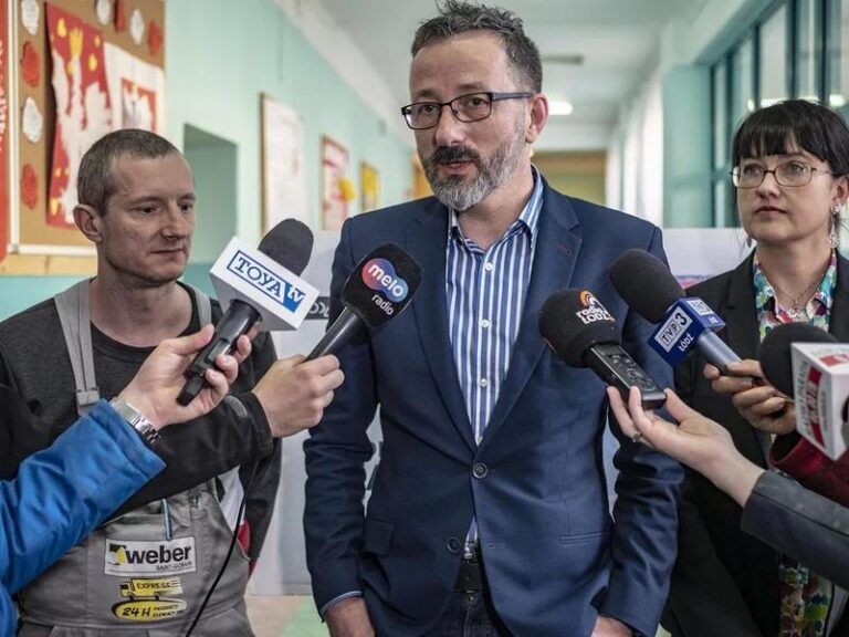 Jak skutecznie sprawdzić zadłużenie mieszkania komunalnego i uniknąć przyszłych kłopotów